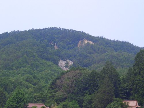 茶臼岩山(アルカディアビレッジ付近より撮影)