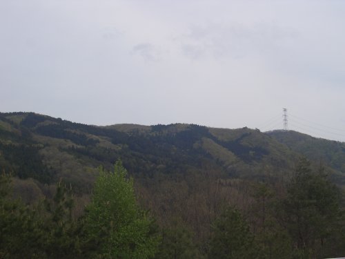中国自動車道吉和SA付近より大槙山・鵜の子山を望む。